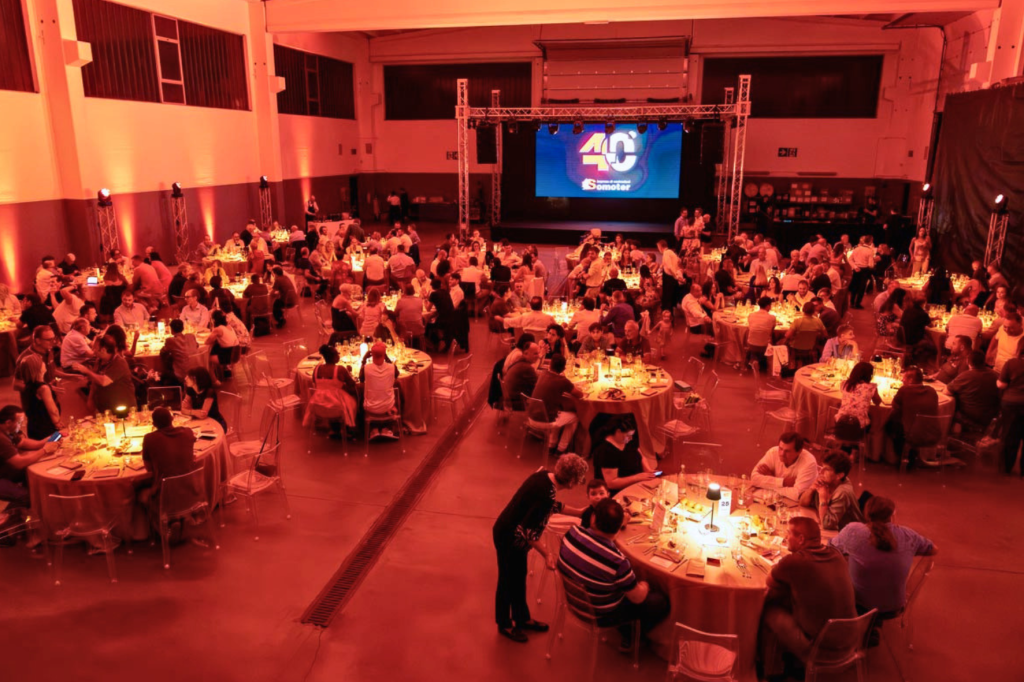 Anniversario Aziendale: Guida e Idee per Celebrare il Brand
